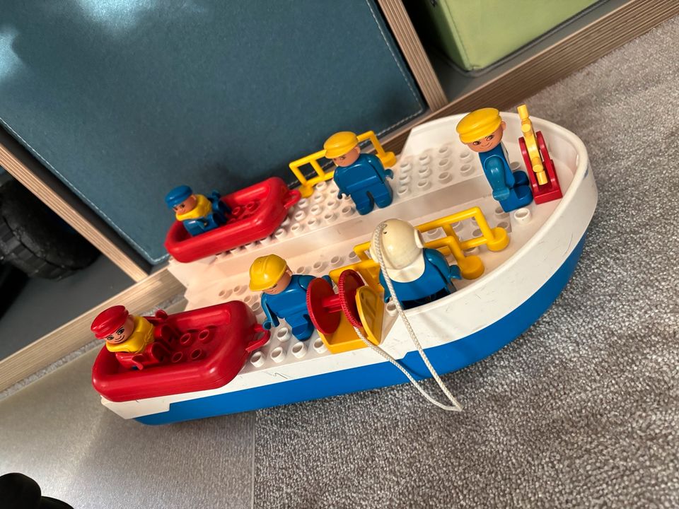 Große Kiste Lego Duplo mit diversen Sets, Platten und Fahrzeugen in Wesel