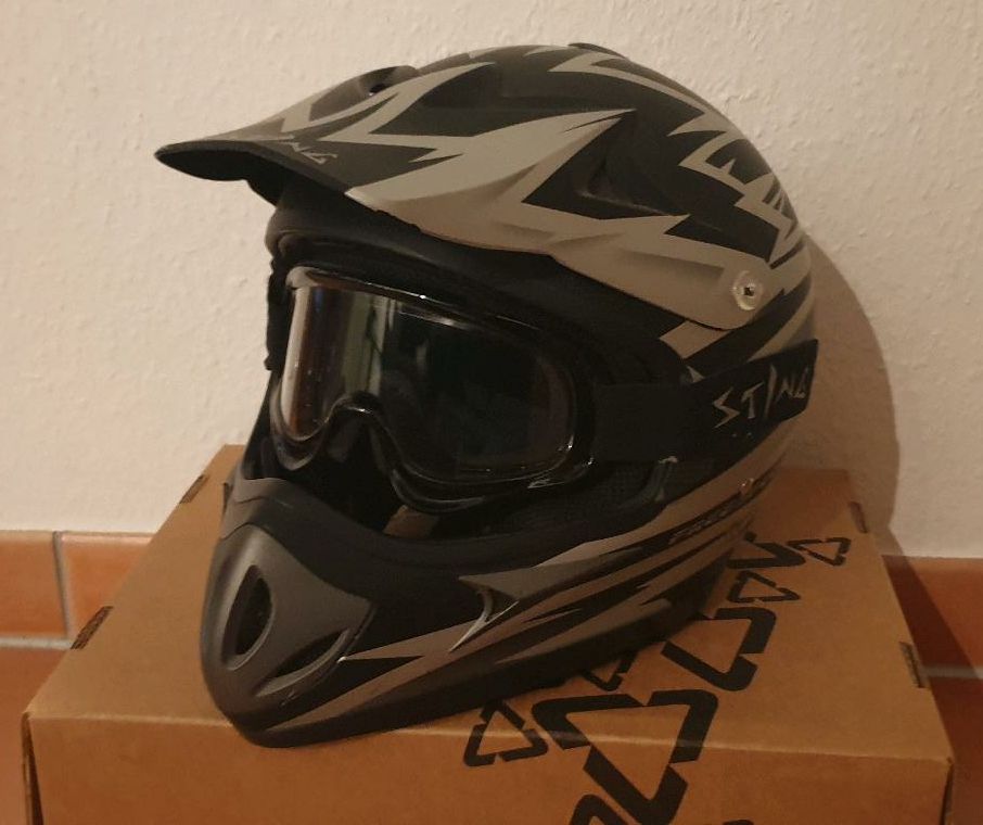 Motocross Helm inkl. Brille Gr. M in Lüdersfeld