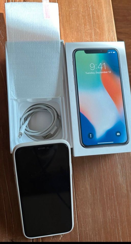 Apple IPhone X  256gb Silber in Stockelsdorf