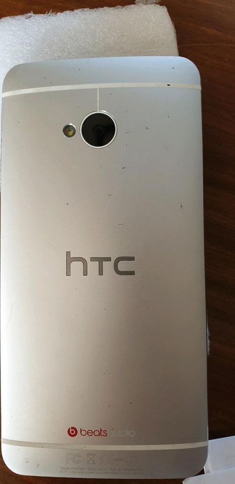 HTC One Silber 32 GB mit Zubehör und OVP - sehr gepflegt in Villmar