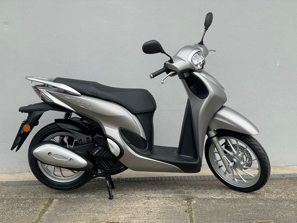 Honda SH Mode 125 in Diera-Zehren