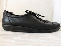 Ecco Sneaker Leder schwarz Größe 43 Ledersneaker Wechselfußbett Niedersachsen - Lüneburg Vorschau