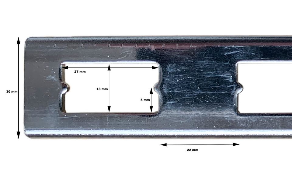 Begehbarer Kleiderschrank Rückwandsystem Grund-set LC10, 13-tlg. in Burscheid