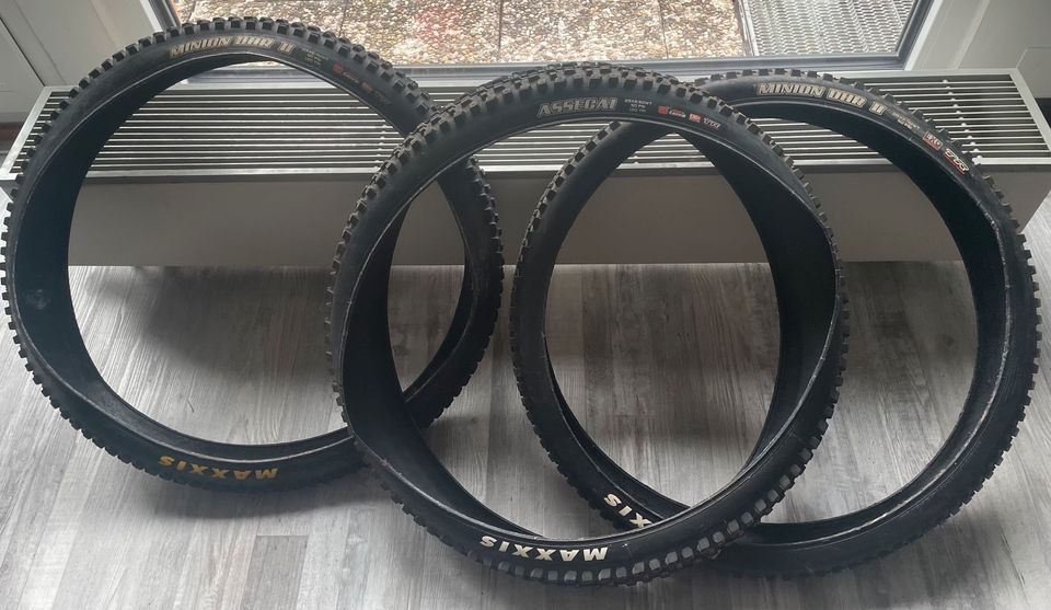 Maxxis 29x2,4 2x Minion DHRII und Assegai / tauschen gegen Shorty in Beilngries