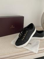 Aigner Sneakers Gr 37 schwarz mit Gold wenig getragen Hessen - Freigericht Vorschau