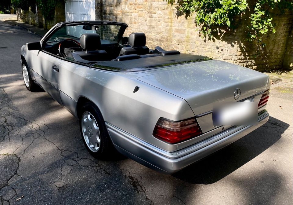 Mercedes W124 E 220 Cabrio, Wertgutachten 2, Scheckheft in Düsseldorf