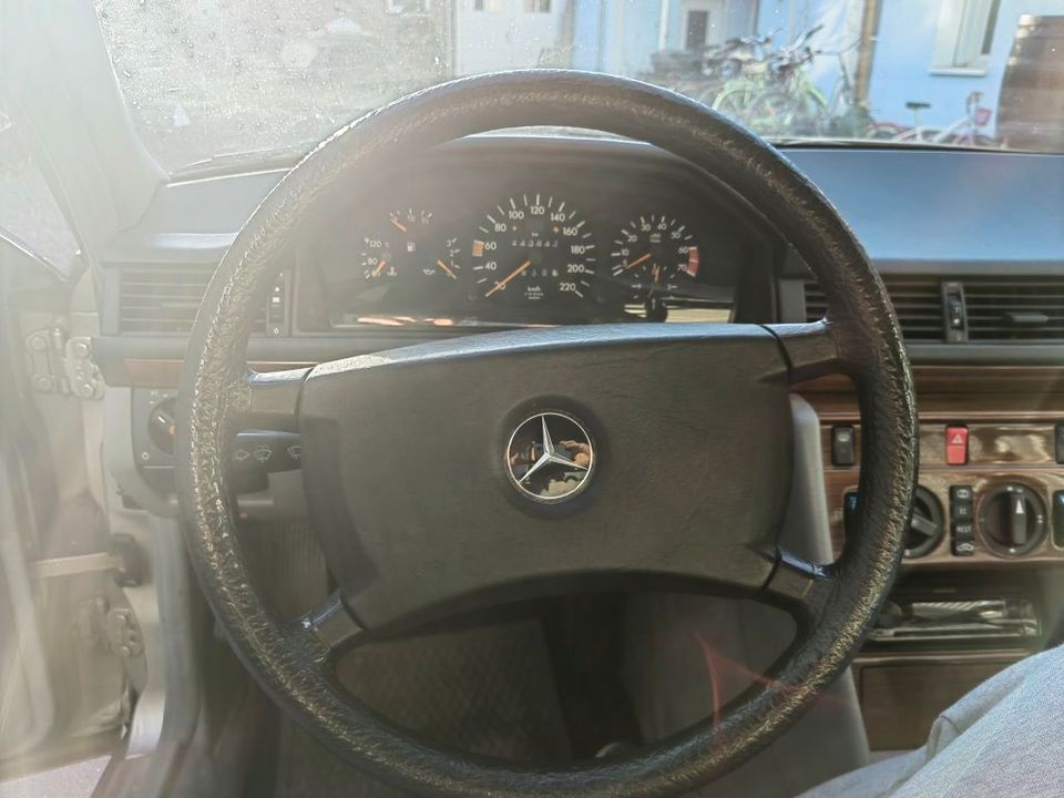 Mercedes W124 (230E) aus erster Hand + unfallfrei in Köln