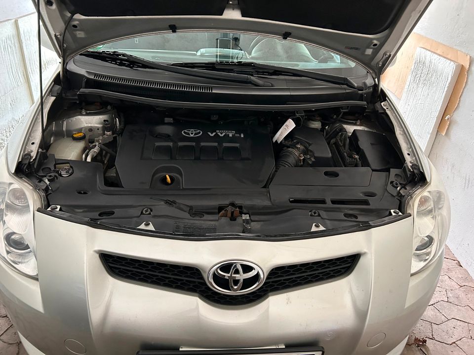 Toyota Auris 1,6, Klimaautomatik in Bad Salzuflen