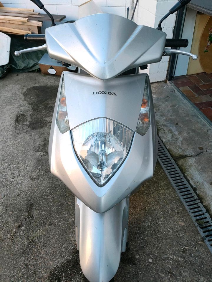 Roller Honda Dylan 125 mit Sport Auspuff in Mechernich