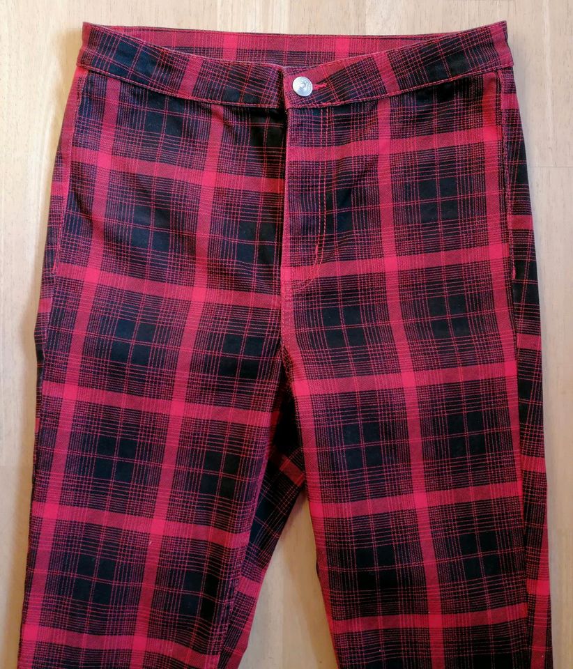 Hose H&M Gr. 36 38 S Karo schwarz rot Slim 2 % Elasthan Divided in Rieden