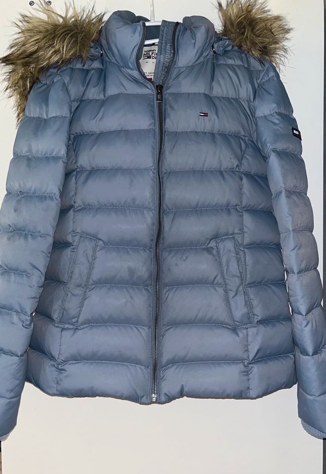 blaue Hilfiger Winterjacke in Regensburg