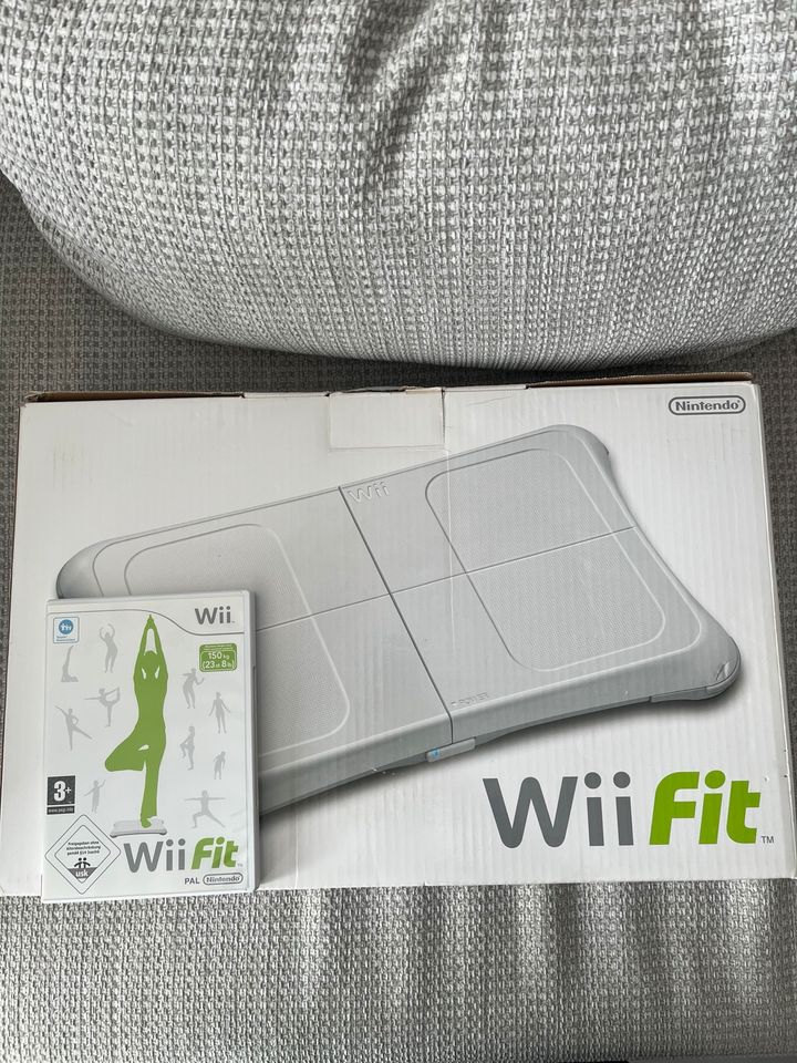 Wii Fit Board + Spiel in Wiesbaden