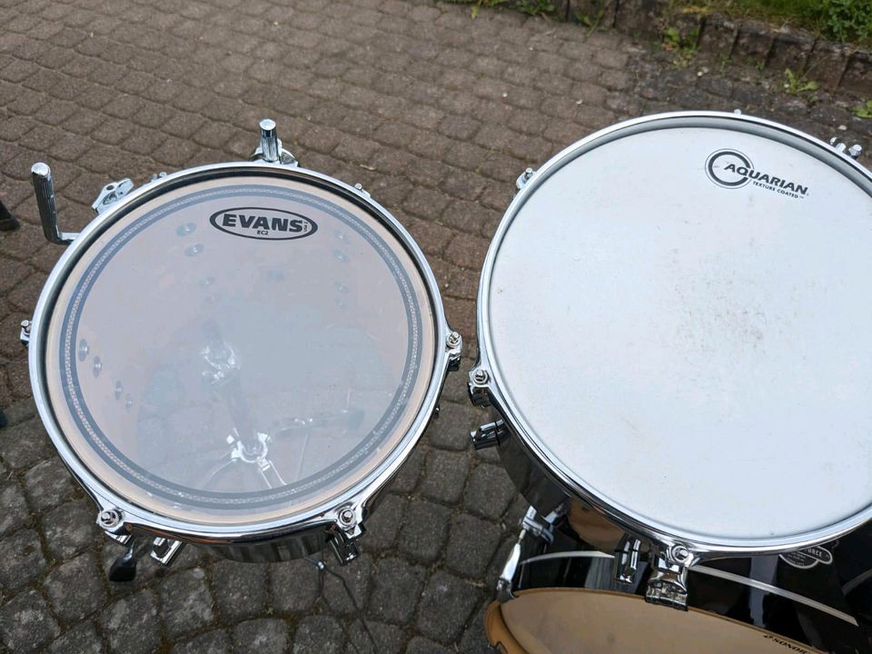 Schlagzeug Sonor blaue Drums Bass und Toms in Selters