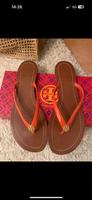 Zehentrenner Sandalen von Tory Burch, Lackleder, Orange mit Gold Berlin - Kladow Vorschau