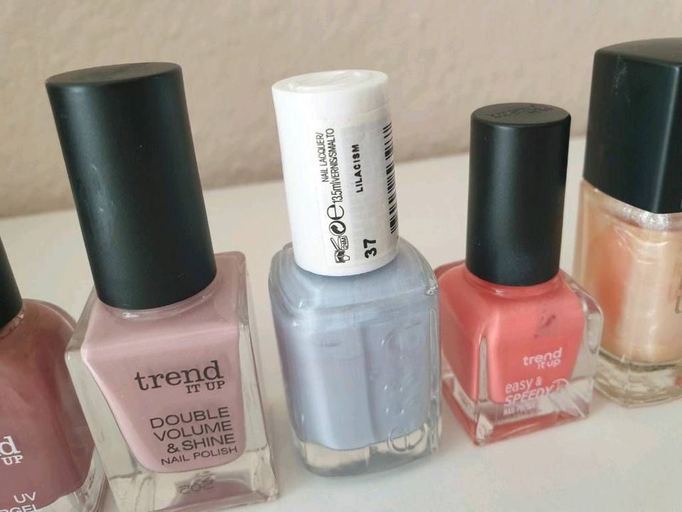 Verschiedene Nagellacke Essie Make Up Factory Trend it up / Ab 1€ in Schorndorf