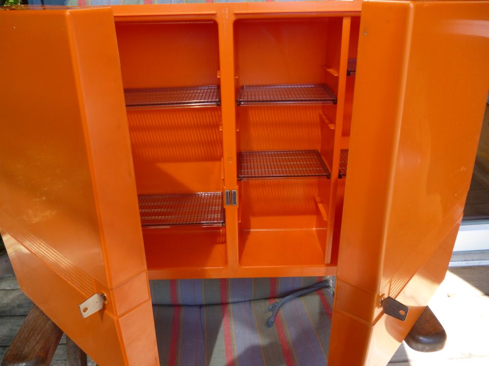 Toller Retro Arzneimittelschrank,50er-60er Jahre,Orange in Rust