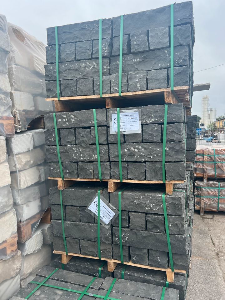 Basalt Palisaden Mauersteine Randsteine 12x12x50cm in Unna