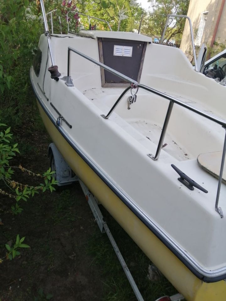 Kajütboot Wanderboot 5,90 x 2,10m inkl. Trailer mit HU in Fürstenwalde (Spree)