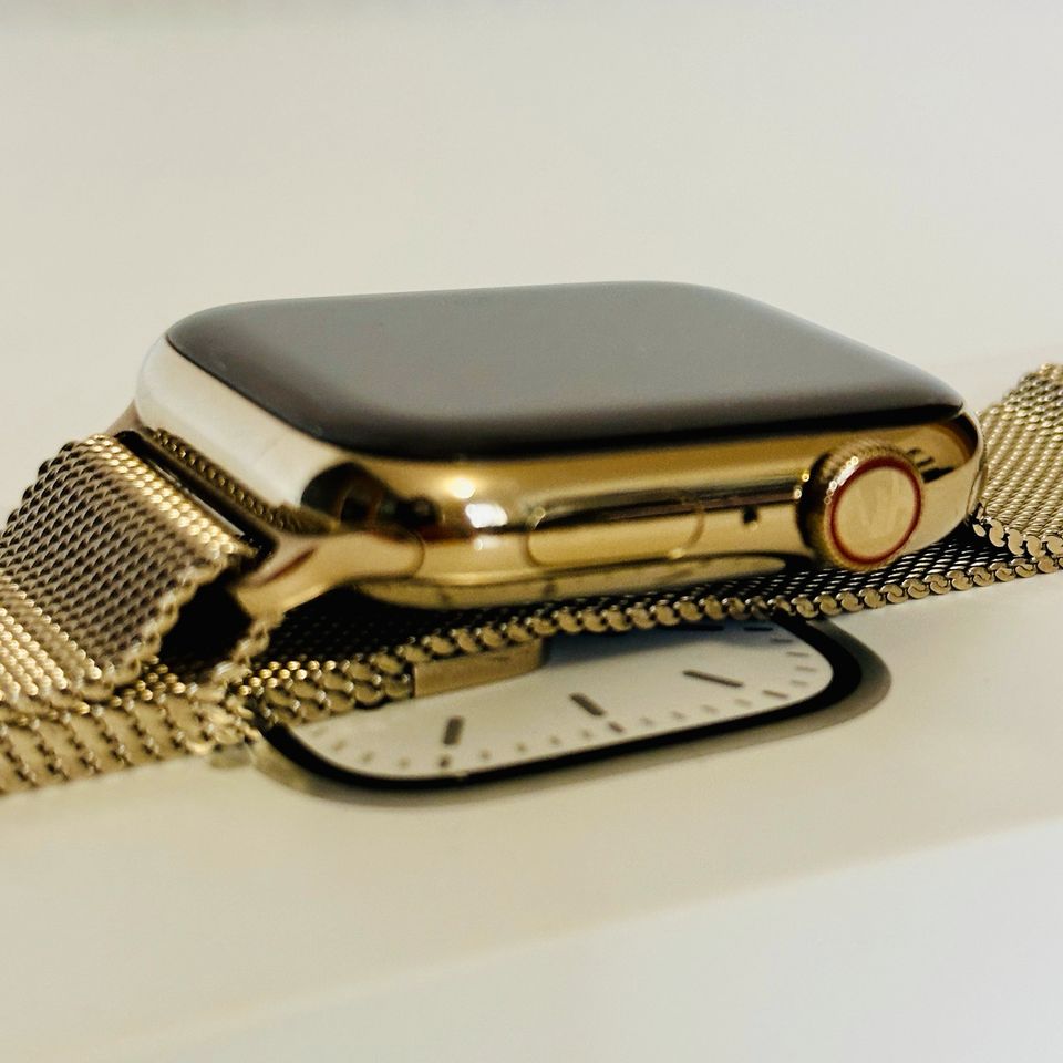 Apple Watch Series 7 45 mm Gold Original Milanese Armband in St. Ingbert