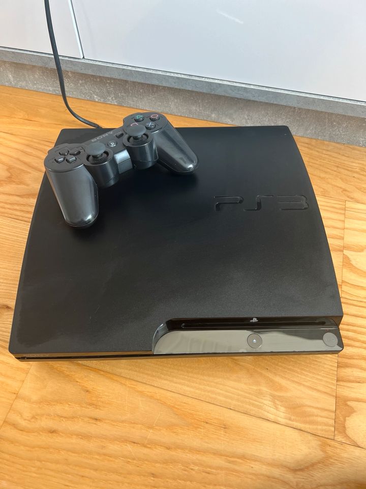 PlayStation 3 mit Controller und HDMI Kabel in Mölln