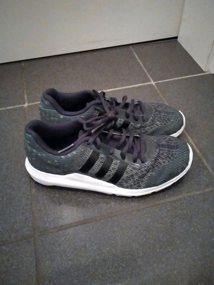 Adidas Sportschuhe Gr. 39 olivgrün in Gronau (Westfalen)