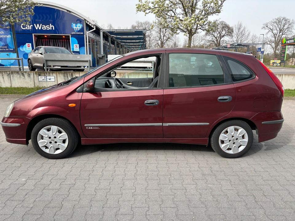 Nissan Almera Tino in Berlin