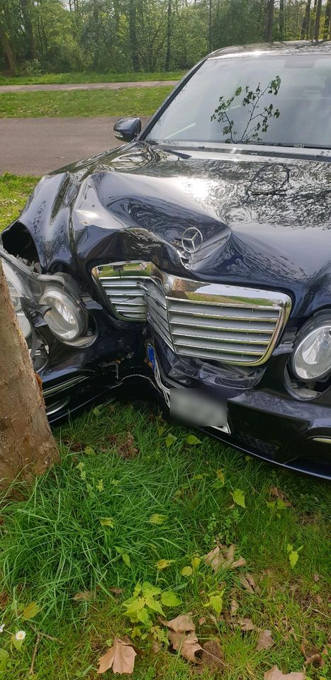 Mercedes Benz W211 E320 CDI Elegance in Duisburg