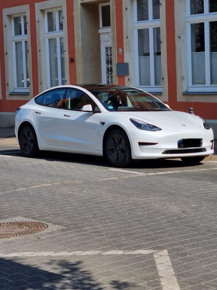 Tesla Model 3 in Ahlen