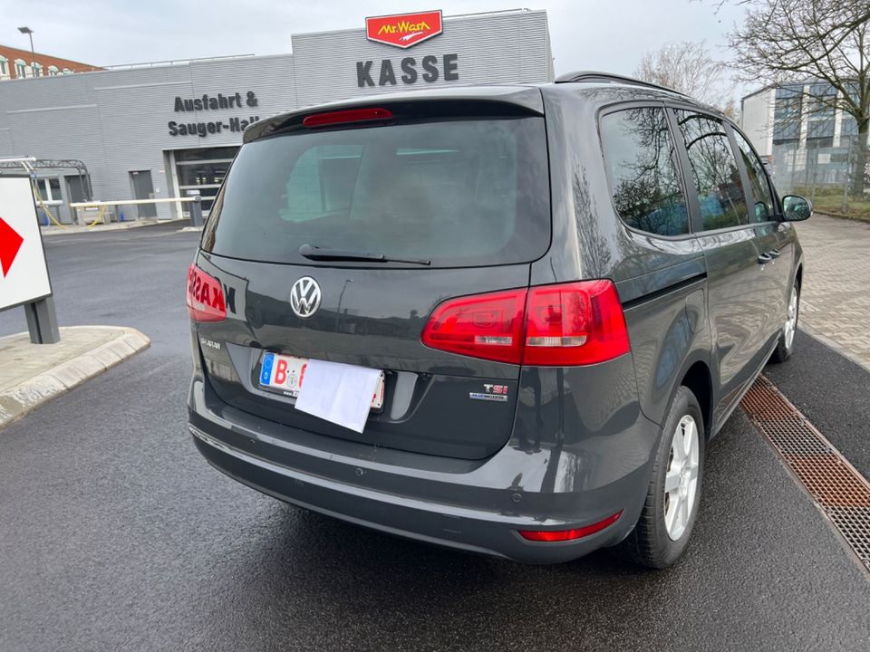 Volkswagen Sharan AHK Navi 7Sitze 1 Hand Scheckheftgepflegt in Berlin