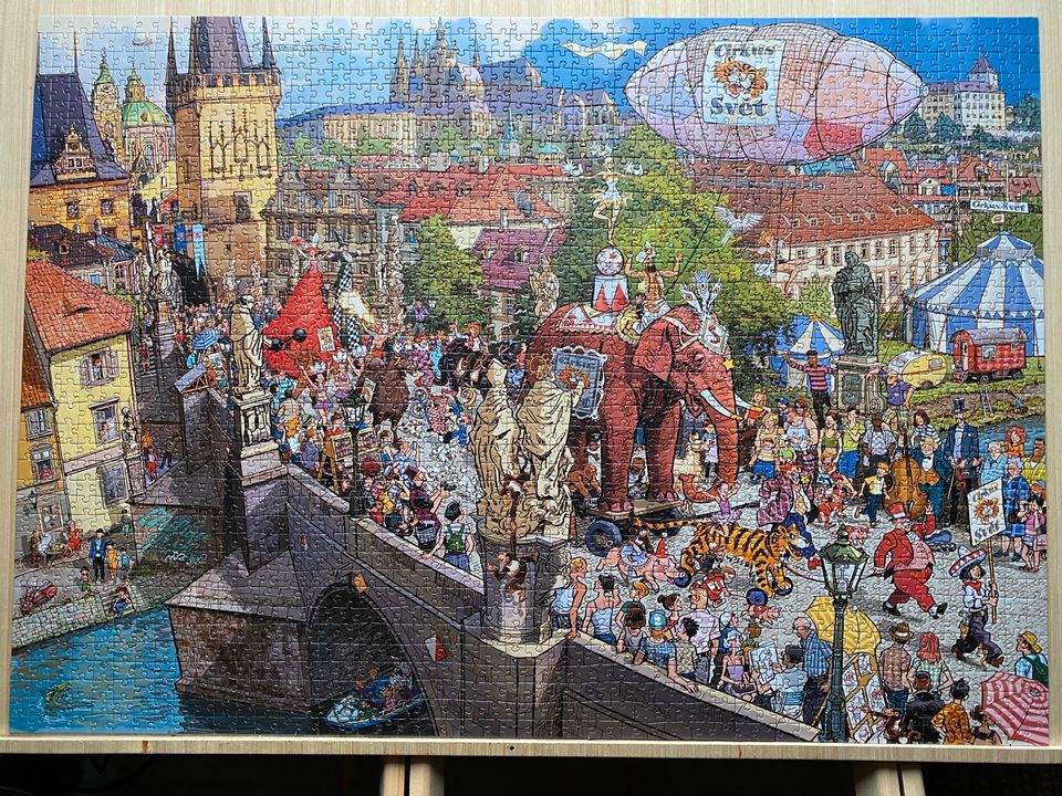 2000 Teile Puzzle Heye Street Parade 96x68cm in Schuby