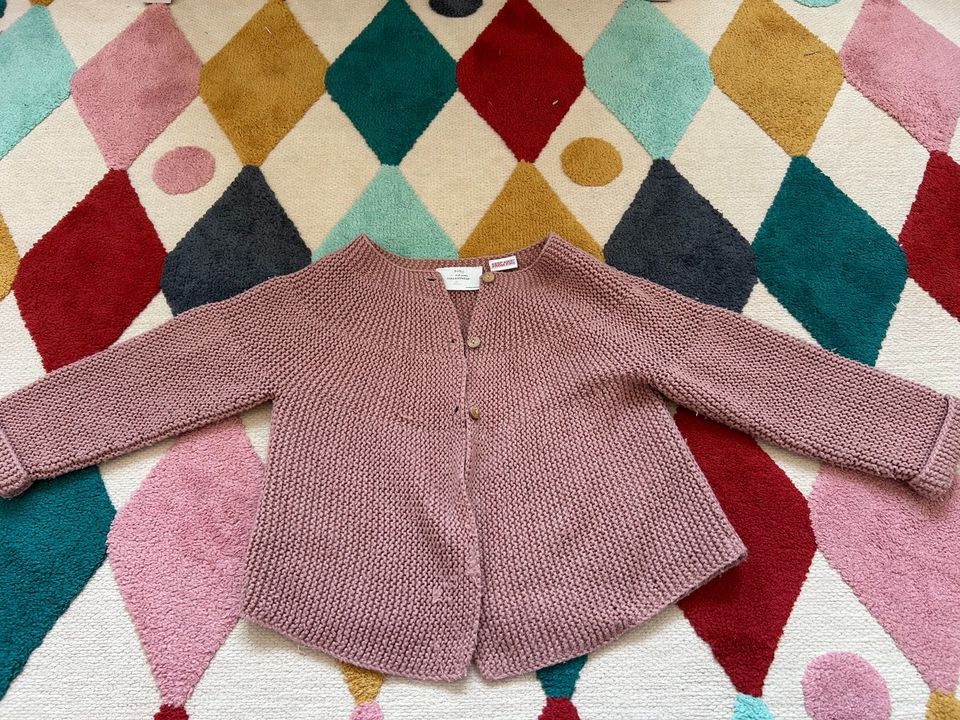 Strickjacke Zara Größe 86 Mädchen in Bietigheim-Bissingen