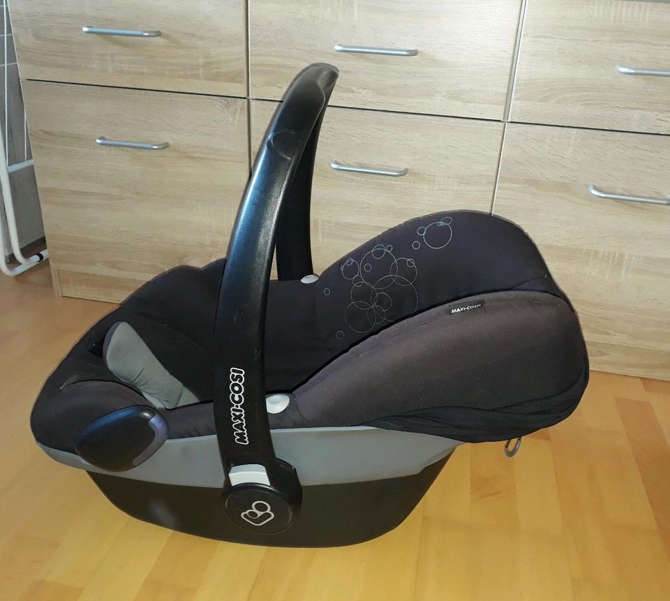 Maxi Cosi Set - Pebble, EasyBase 2 + Zubehör in Erlenbach