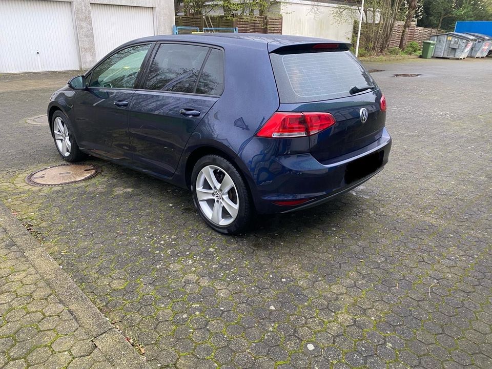 VW  Golf 7. 1.2. TSI . Start stop. Trennlinie wenig Kilometer . in Minden