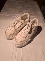 Sneaker weiß/beige Bayern - Oerlenbach Vorschau