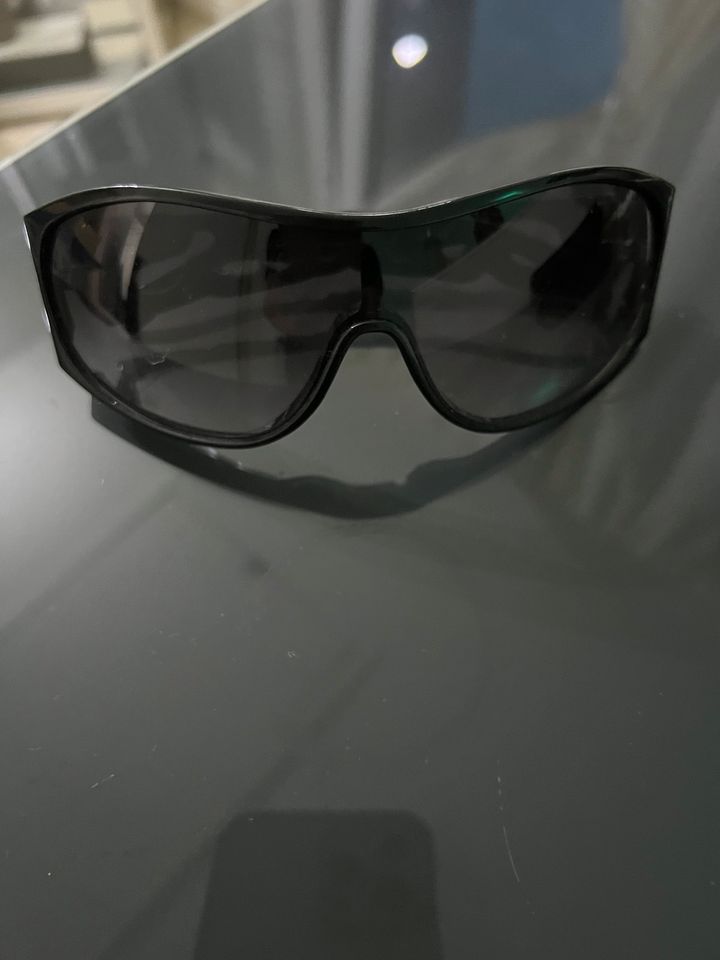 GUESS Sonnenbrille NEU in Weinheim