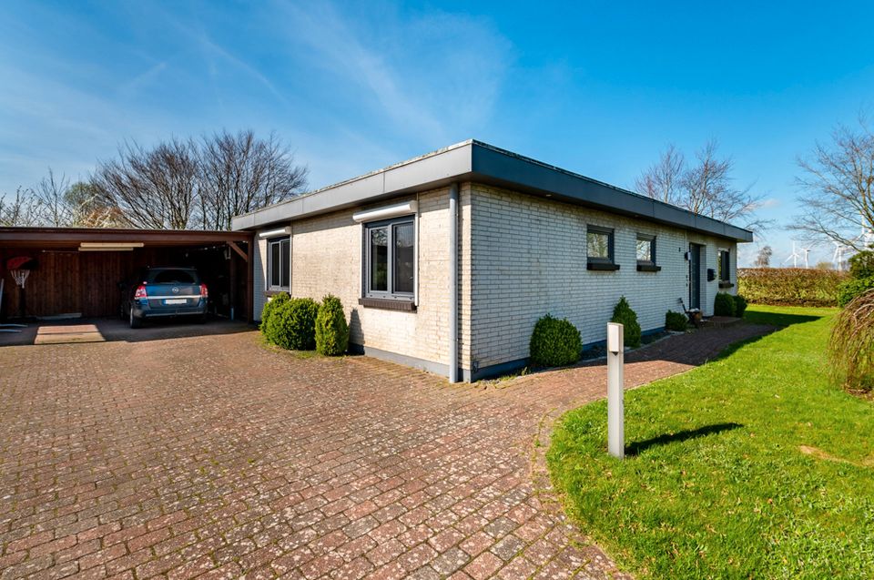 Ebenerdiges Wohnen im Grünen: Dieser Bungalow bietet Platz und viele Gestaltungsmöglichkeiten. in Oster-Ohrstedt