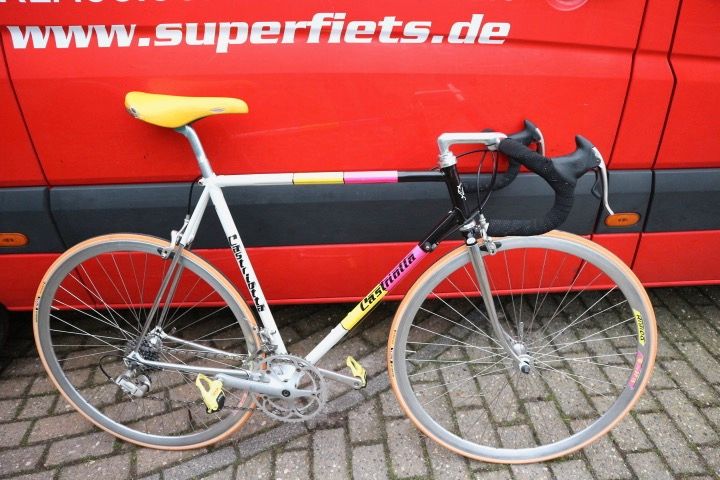 Klassiker und Moderne: Dutzende frische Rennräder bei Superfiets in Hamburg