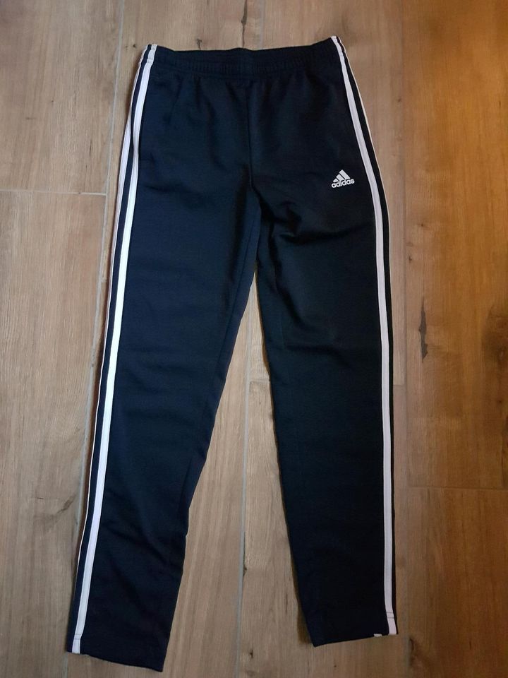 Adidas Sporthose Gr.152 in Hartha