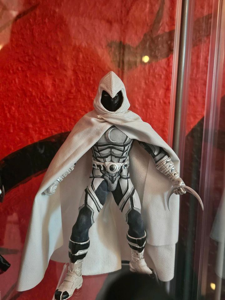 Mezco One:12 Custom Moon Knight in Norderstedt