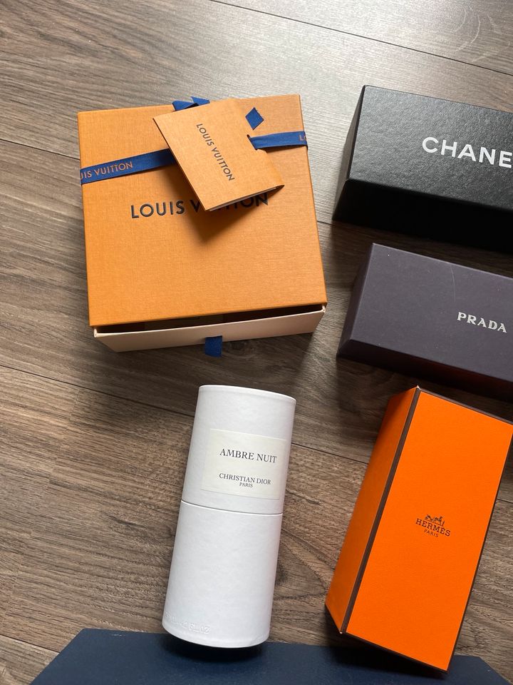 Box Karton Chanel Dior Hermes Louis Vuitton Prada Kartonage in Willich