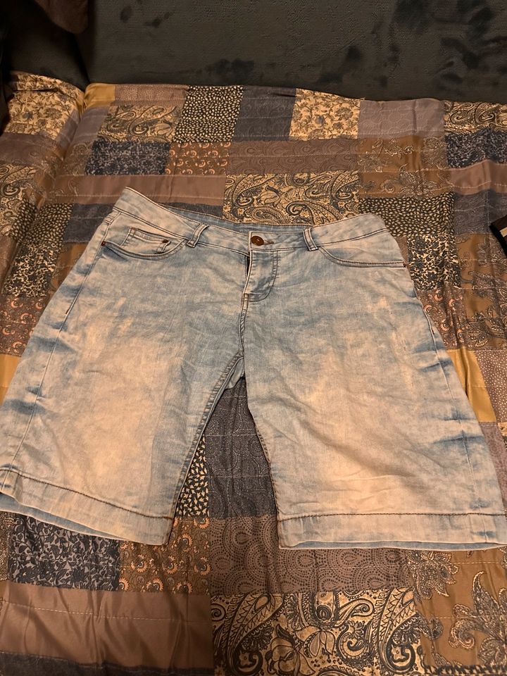 Kurze blaue Jeans Shorts in der Größe m in Frankfurt am Main