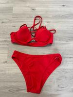 Roter Cup Bikini von Shein – Größe S – Schnürung & Cutout Nordrhein-Westfalen - Herten Vorschau