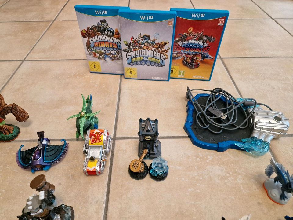 Wii U Skylander Set: 3 Spiele, 33+ Figuren, 3 Fahrzeuge, Portal in Bochum