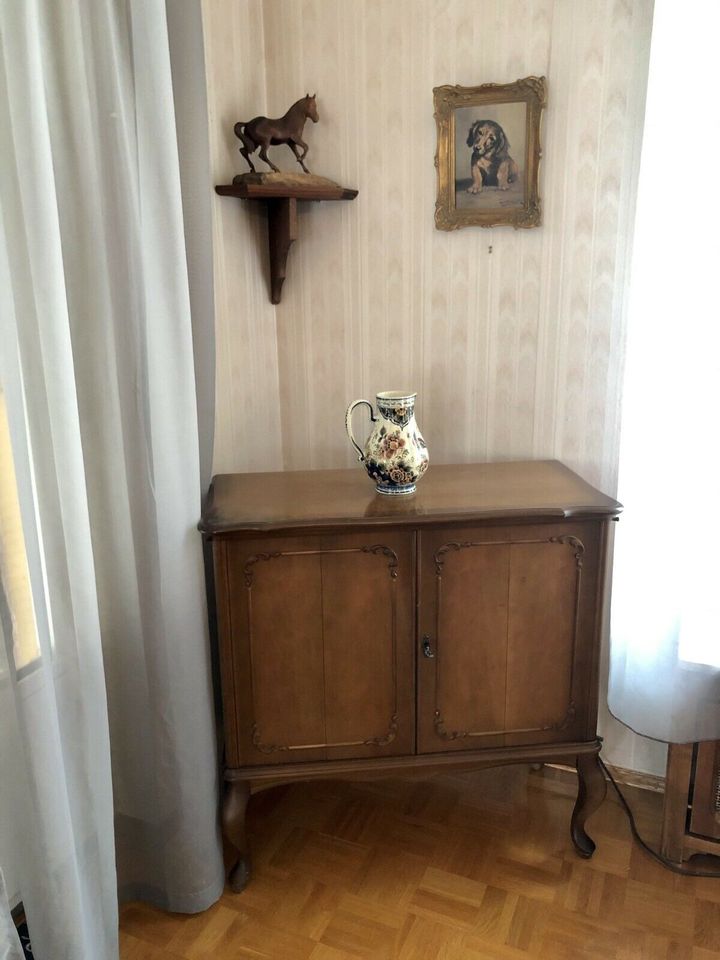 Alter Chippendale Fernsehschrank Vollholz in Wiesbaden