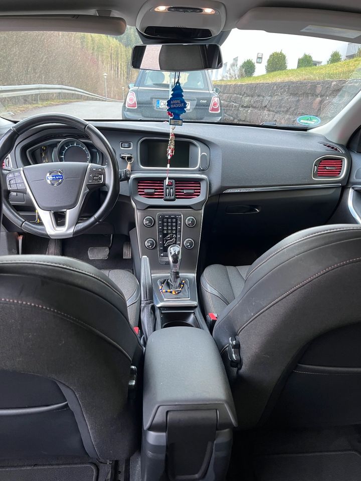 Volvo V40 Cross Country 2.0 D3 in Neubulach