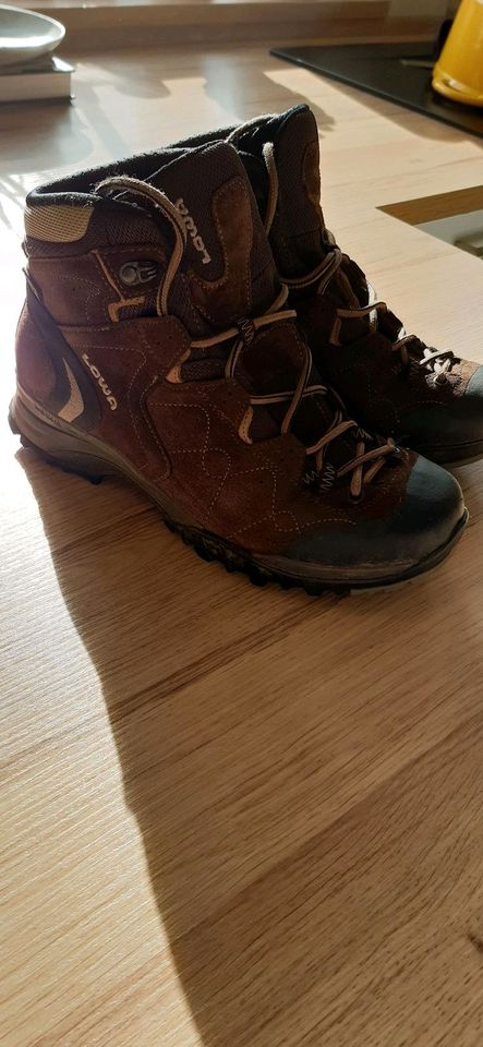 Lowa Damen Wanderschuhe Gr 39 in Eppelborn