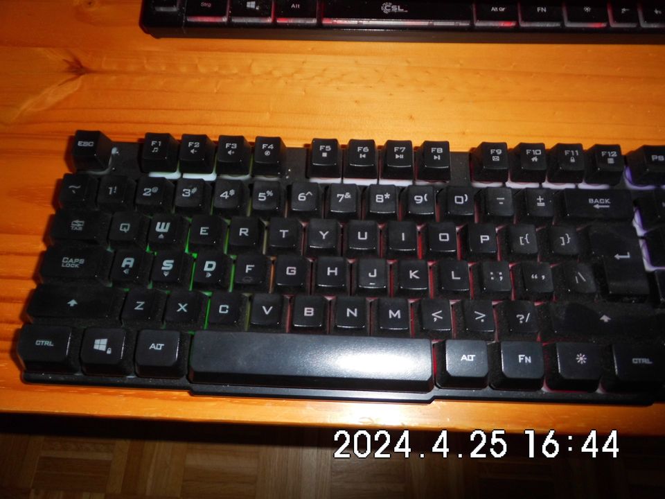 Gaming Tastatur und Maus in Reinhardshagen