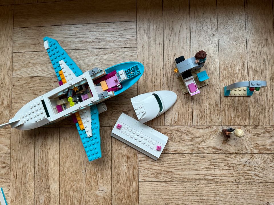Lego Friends Yacht Flugzeug Strandhaus Hotel 41015 41100 41101 in Düsseldorf
