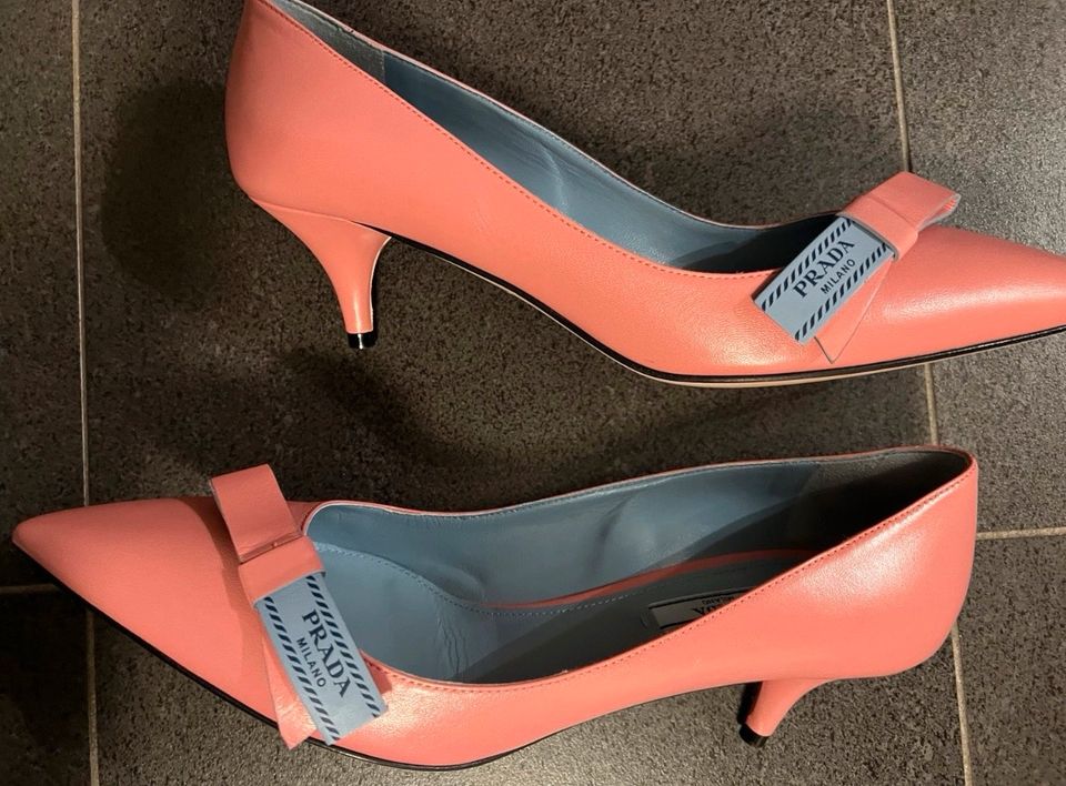 Pumps aus gebürstetem Leder PRADA in Viersen