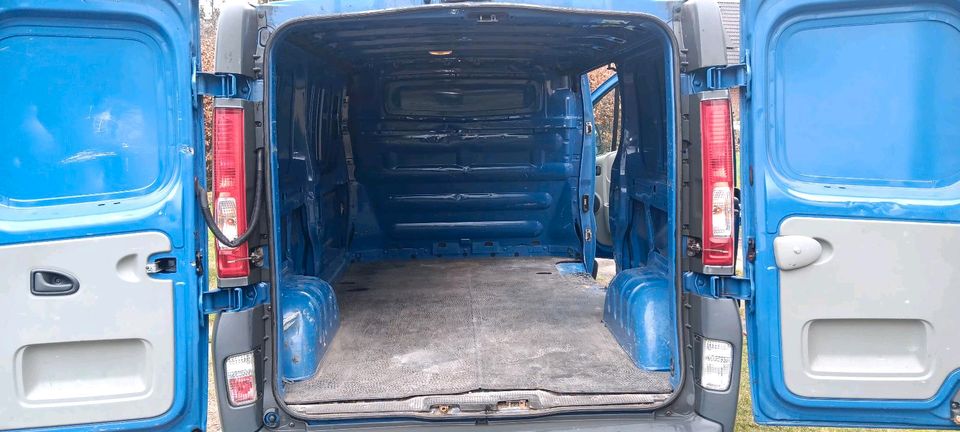 Renault Trafic L1H1 Kastenwagen Diesel blau in Lilienthal